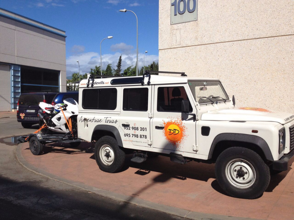 Specialist land rover transport services europe